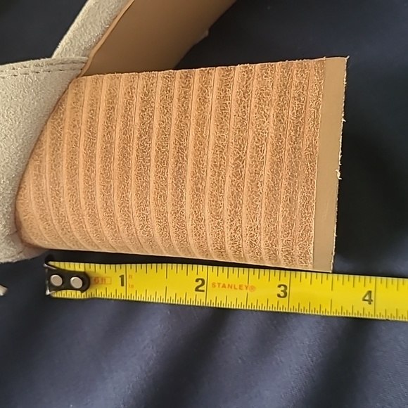 STEVE MADDEN Grey Beige 🍁 Microsuede 3.5" Block Heel Sandals 11 - Picture 12 of 12